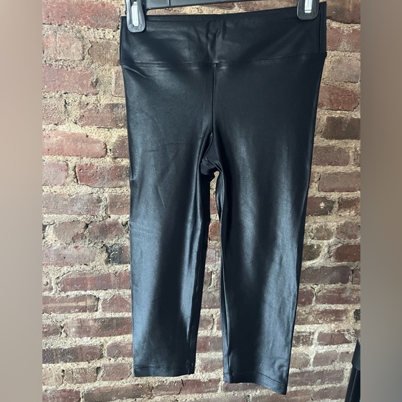 Koral Lustrous High-Rise Capri Leggings - Picture 4 of 6